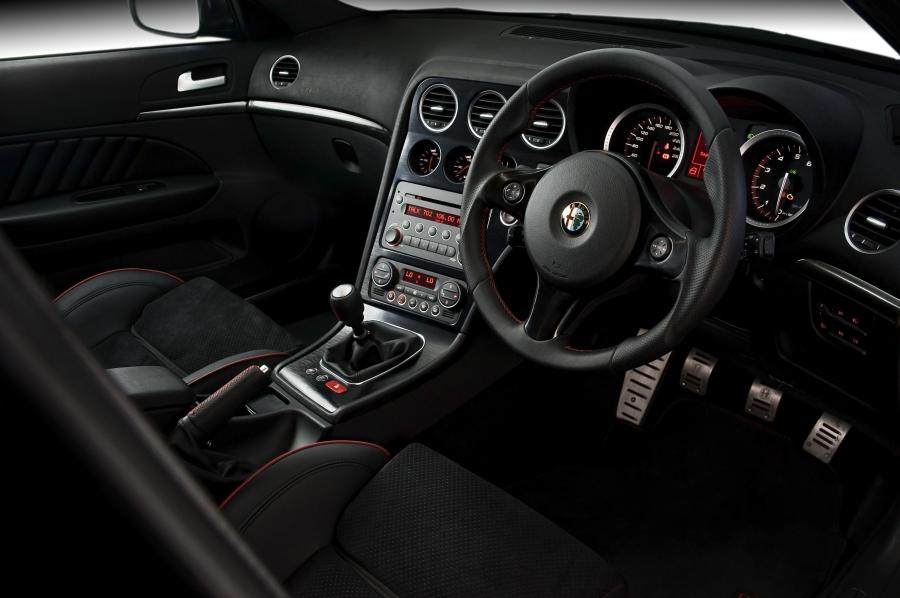 Интерьер Alfa Romeo 159 Ti (939A) 2008 года  (ZA) (фото 17 из 27)